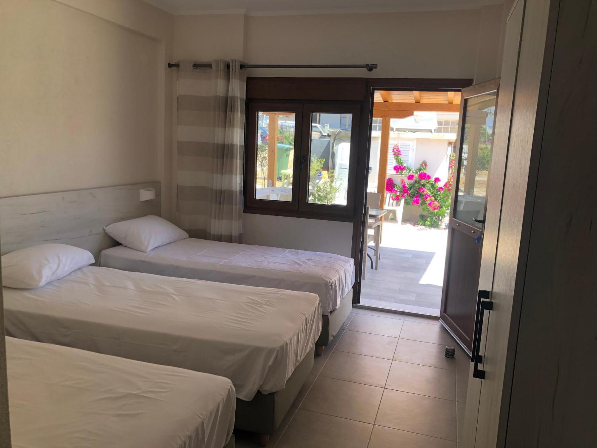 Daniela Apartments Nea Roda Dış mekan fotoğraf