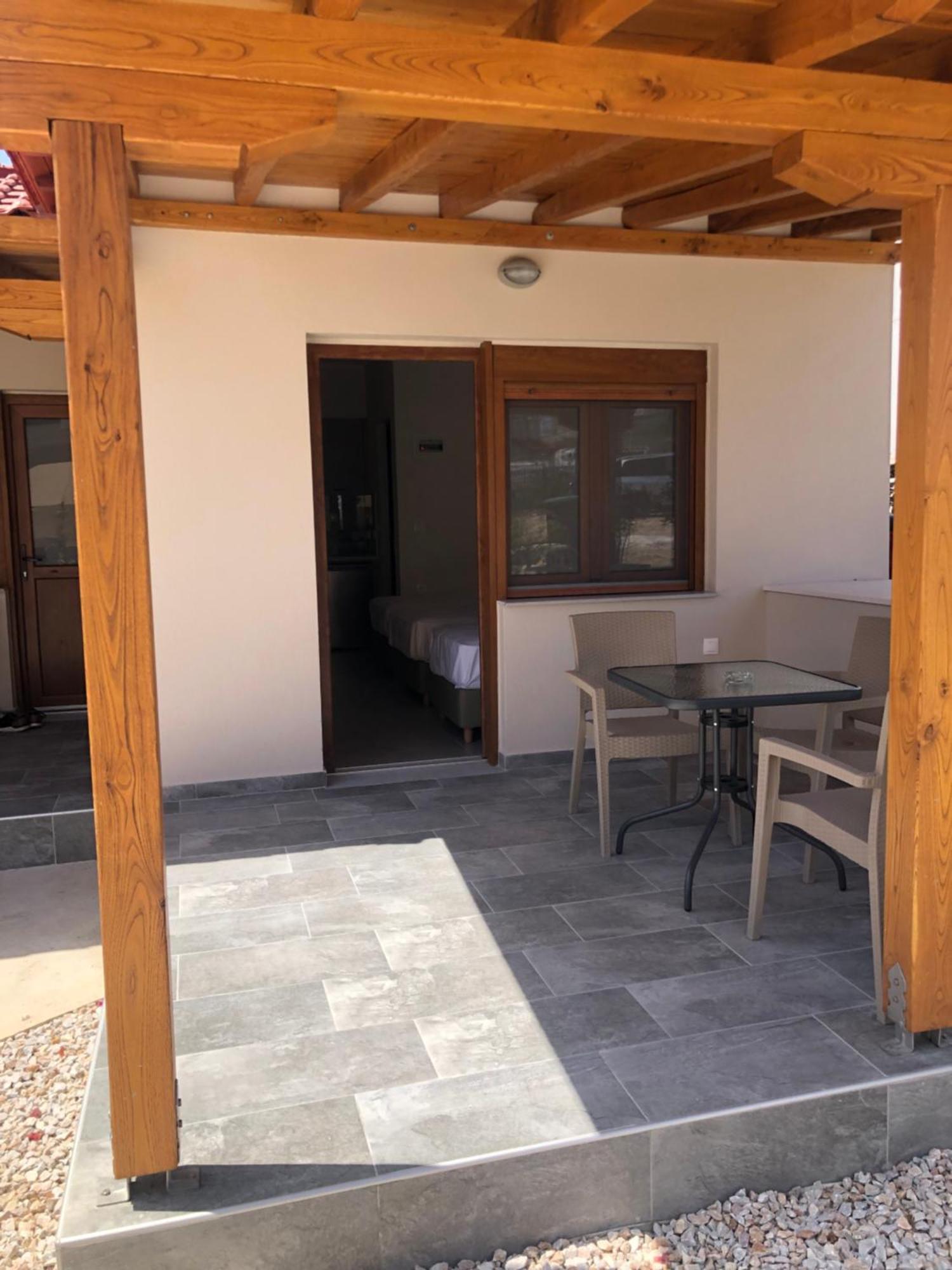 Daniela Apartments Nea Roda Dış mekan fotoğraf