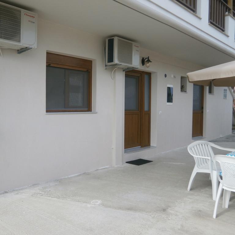 Daniela Apartments Nea Roda Dış mekan fotoğraf